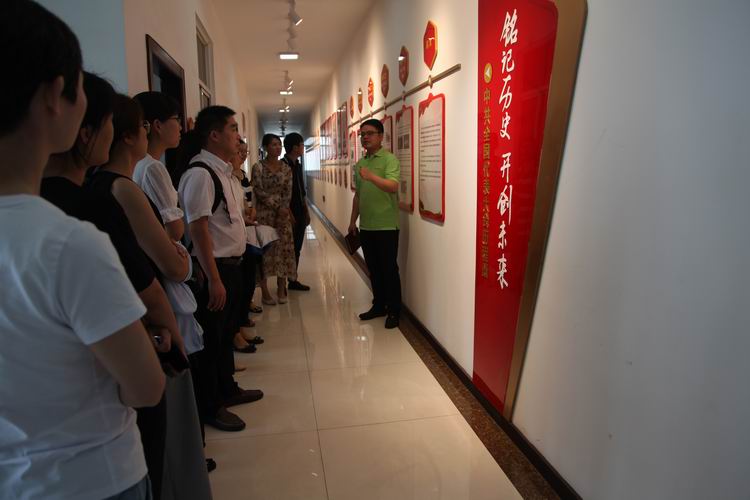 参观现场.JPG