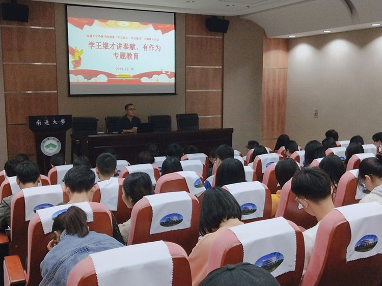 讲座现场_副本.jpg